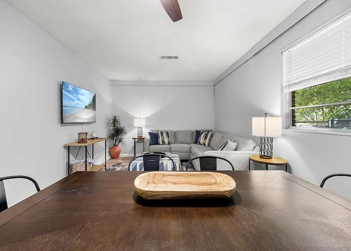 Newly Designed Ranch House | Backyard & Bbq Grill Holiday home Pensacola